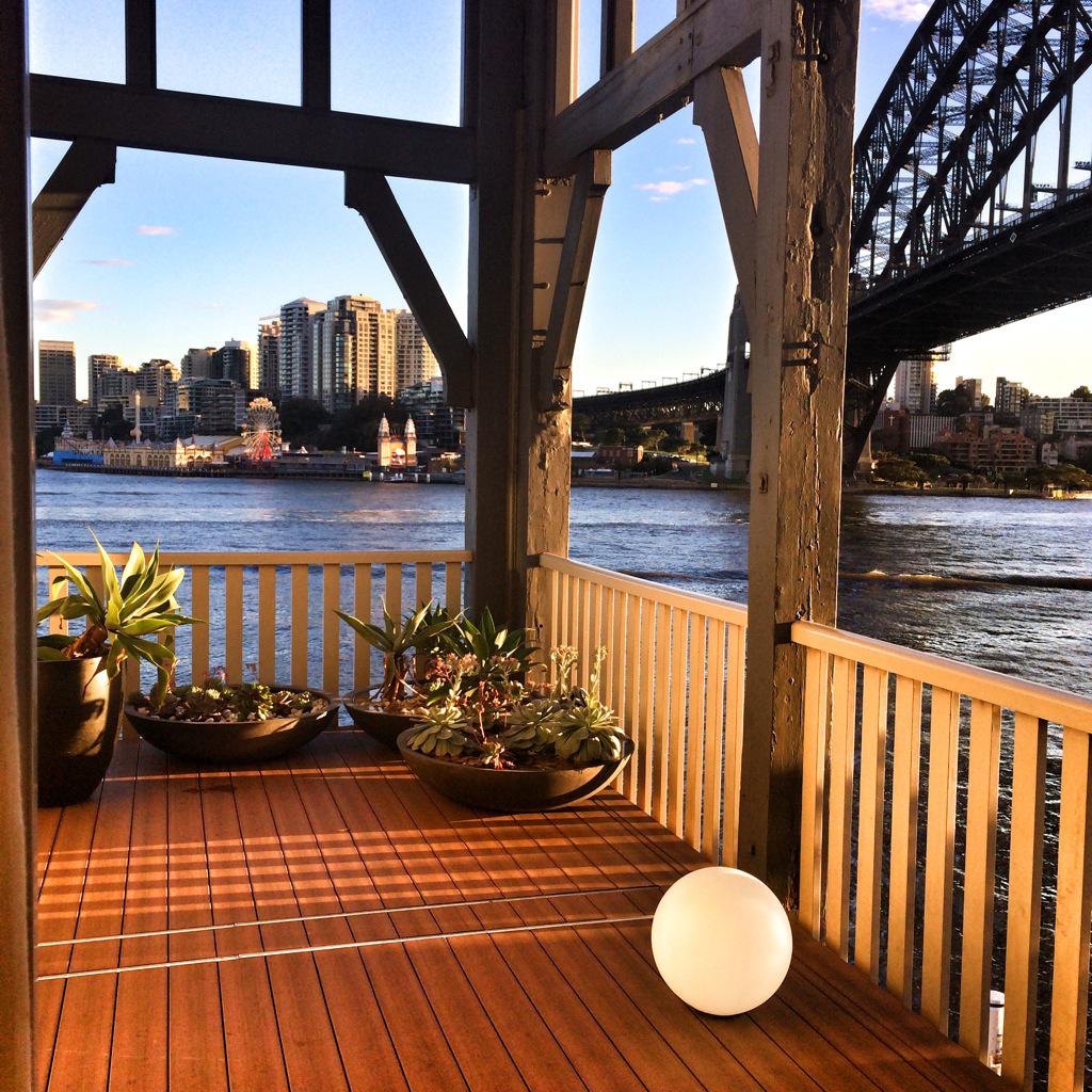 That dam bridge is in the way. Early on set with <a href="/popsugarau/">POPSUGAR Australia</a> 
<a href="/maccosmetics/">M•A•C Cosmetics</a> <a href="/aisha_jade/">Aisha Jade</a> @pieronesydney <a href="/juzrose/">jean laus</a>