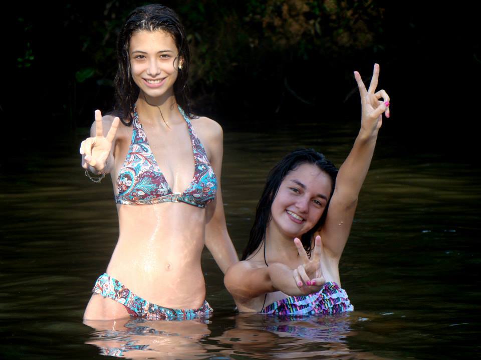 micapierry's tweet photo. Ante ayer en el rio con mi bff magui #VacacionesUruguay😁😁 http://t.co/MsgRbt5GI3