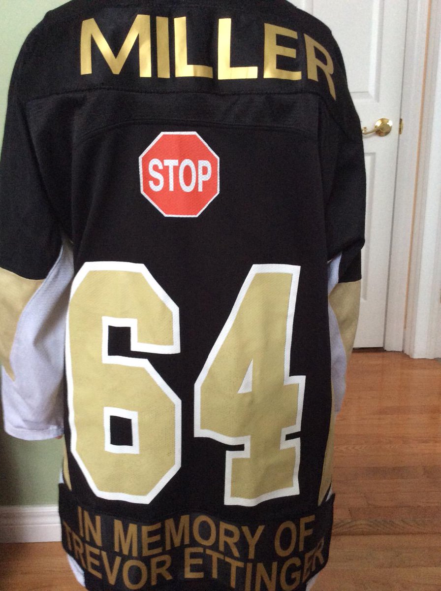 Miller__19's tweet photo. Good day to say thanks Edna for the jersey sponsor. #BellLetsTalk http://t.co/hmv158C5AB