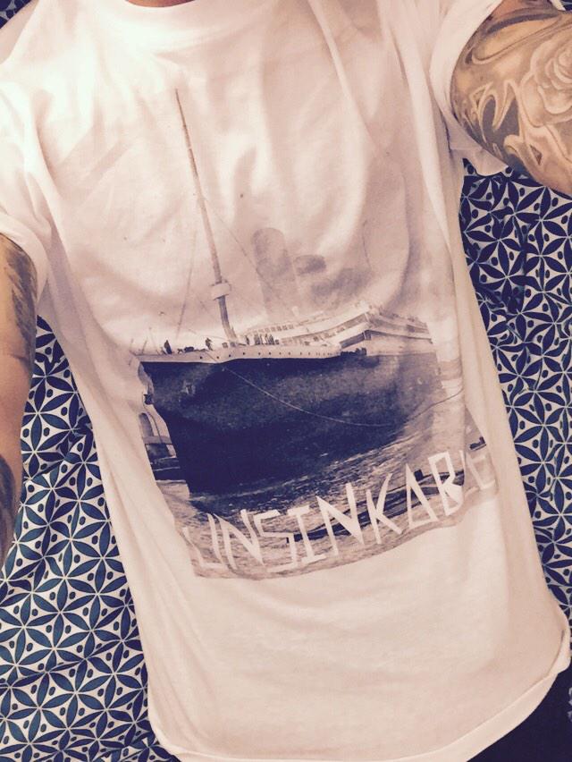Jordan_Jud's tweet photo. RT for a chance to win this actual t shirt I have on. Size MEDIUM http://t.co/Grtr1Yz2yX @JUDclothing #judclothing ⚓️ http://t.co/0Ul1ACph3r