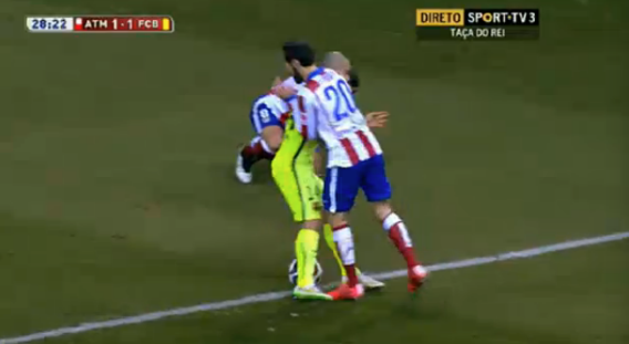 Llourinho's tweet photo. La frente de Juanfran está dentro. Penalti clarísimo. Es shimples. http://t.co/F5ye0l1n9V