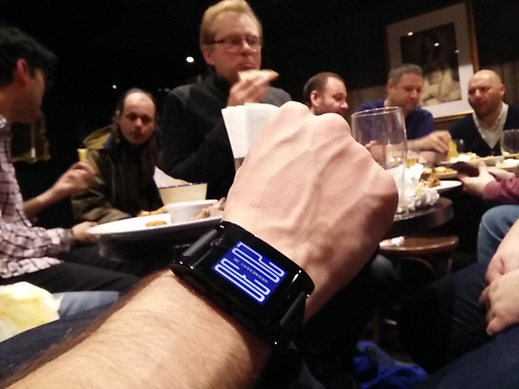 finebyte's tweet photo. Mmm @pebbledev folks love pebble pubble with chicken wings #pebbleldn http://t.co/Z1aOeWXhqf