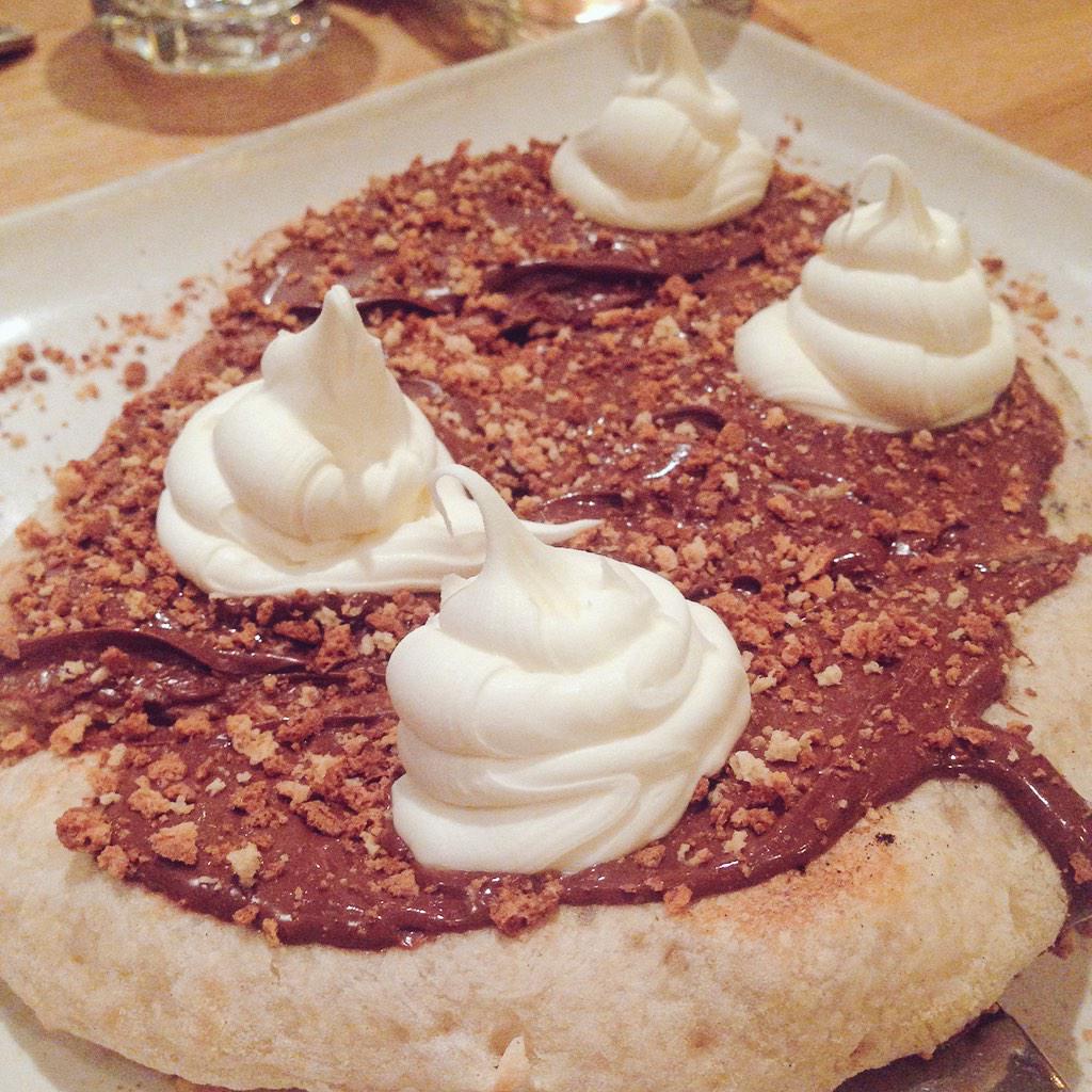 MelaniePic's tweet photo. You have to try! Addicted to #Nutella pizza @GialinaSF #food #SF http://t.co/z26DbEOsD1