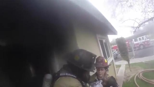 globalnews's tweet image. Ever wonder what it's like for a firefighter to run into a burning building?   glbn.ca/I7hJW