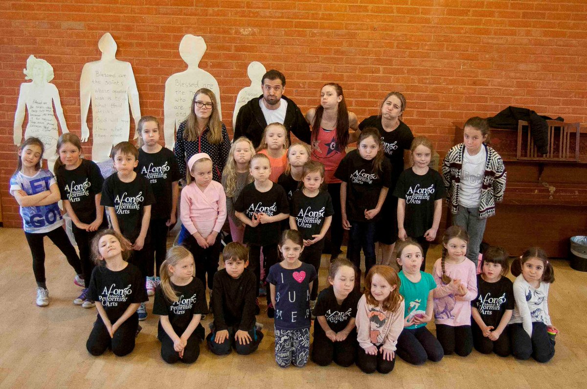 afonsoschool_PA's tweet image. Here is the Afonso School gang (and friends) at our Matilda Masterclass on Sunday. #vomitface @LeannePinder