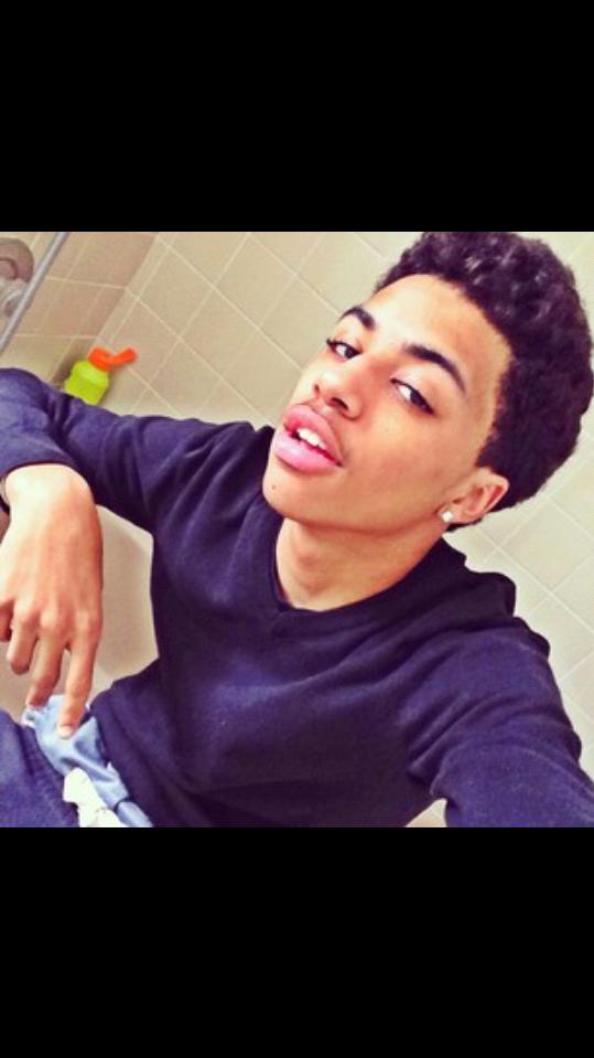 LucasColyfans's tweet photo. Not feelimg very well today but when i see @iamlucascoly he just gives me life.😍😘😄 http://t.co/Actygbgtim