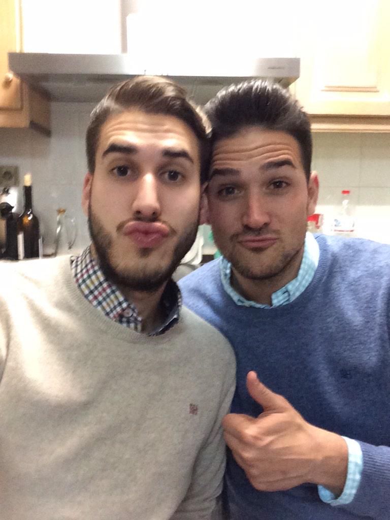 Pajares10's tweet photo. Pasan los años y seguimos estando los mismos de siempre!Por muchos mas juntos Gabrié @gabigarcia7 !Felices 24 hielo! http://t.co/PmofyDCP2S