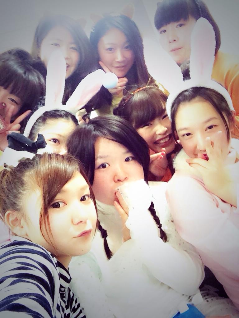 1_riii3's tweet photo. オープニングステップ踏めなくて
周りに怒られたなー💓懐かしい〜
でも家と職場に招待状なんて
送って来ないで🙏きゃぴ http://t.co/NzHjtSsamH