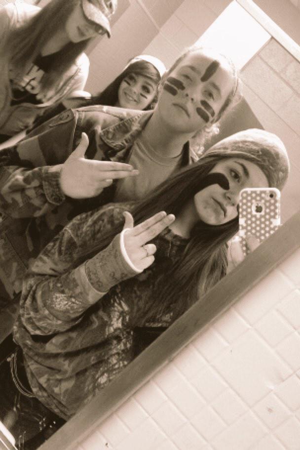 StudentSection4's tweet photo. Some of the pictures from last nights game! 🏀 @JaymeKimball @DiemSamantha @YesJustJess_xox
#WolverineHunting http://t.co/J458UdKxHy
