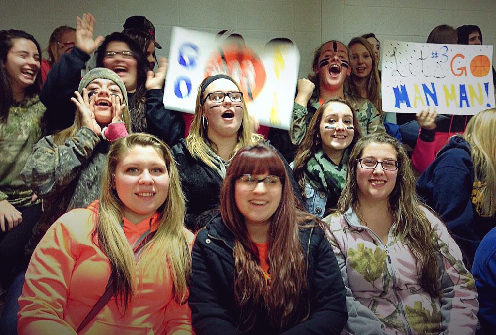 StudentSection4's tweet photo. Some of the pictures from last nights game! 🏀 @JaymeKimball @DiemSamantha @YesJustJess_xox
#WolverineHunting http://t.co/J458UdKxHy