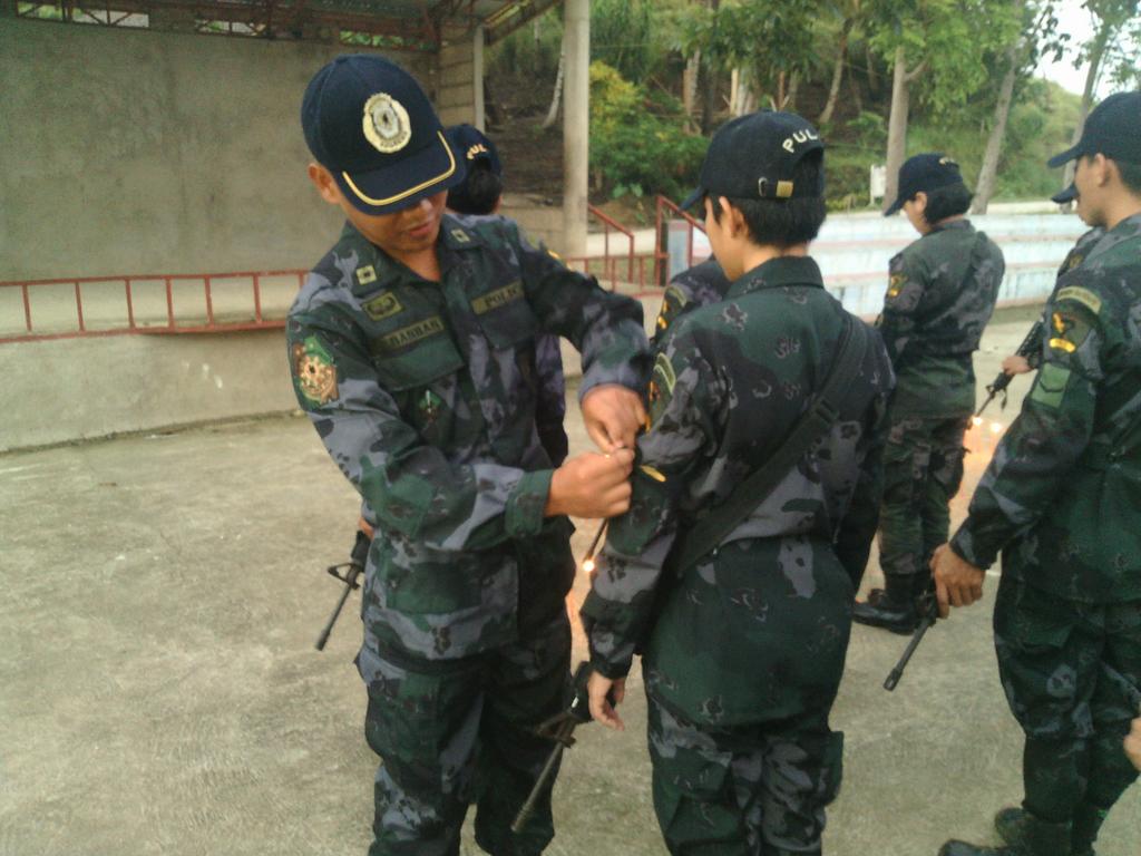 EndozoLean's tweet photo. #tyingblackribbons 
#candlelighting 
#momentofprayer
#Sympathy
#fallenheroes
# PNPSAF @pro7official  @RDPRO7 @RPSB7 http://t.co/LGxxcchQw4