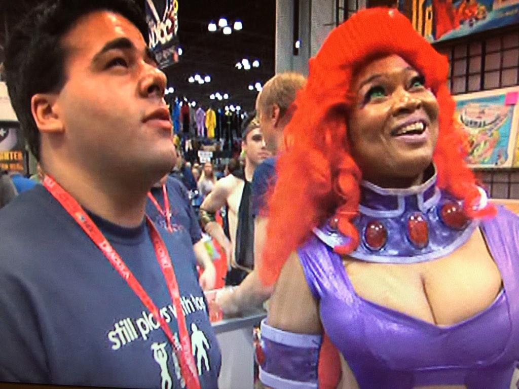 UKToyCollector's tweet photo. @jordanhembrough makes the deal for his #ComicConPlatinum #12Backs! #NYCC was time well spent 😃 @QuestTV #TVGold http://t.co/3Zems0hF4W