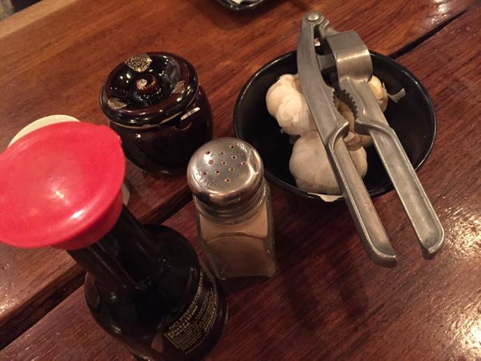 sarapepitone's tweet image. DIY raw garlic condiment @TonkotsuLondon #defineyourday