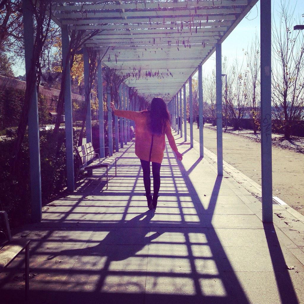darrous2's tweet photo. Darrous por Sevilla!! #yaestaaquilaprimavera #sevilla #tendencias #moda http://t.co/376tjq0VOB