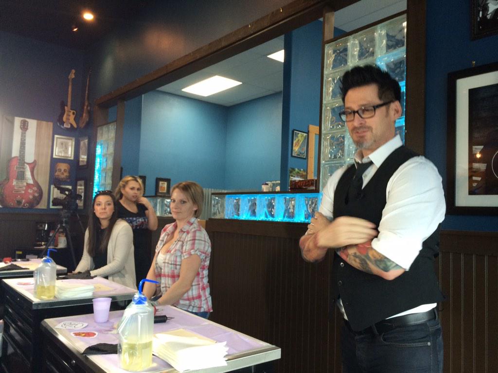 GoAwesomePlaces's tweet photo. #Sinternship challenge 4 with host @joeyhamiltontat from Ink Master and @BluenoteTattoo @ExpediaCA http://t.co/BOrzLNh65h