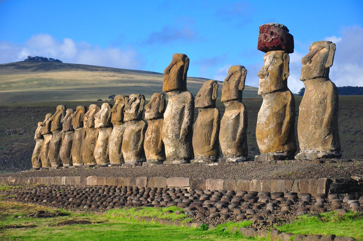 eugenienari's tweet photo. Easter Island #CHILE @julypondia @CarluzCh @VivaChile2012 @YoPromuevoChile @likechile @thisisChile @licanraycita http://t.co/0DSmWxW6IQ