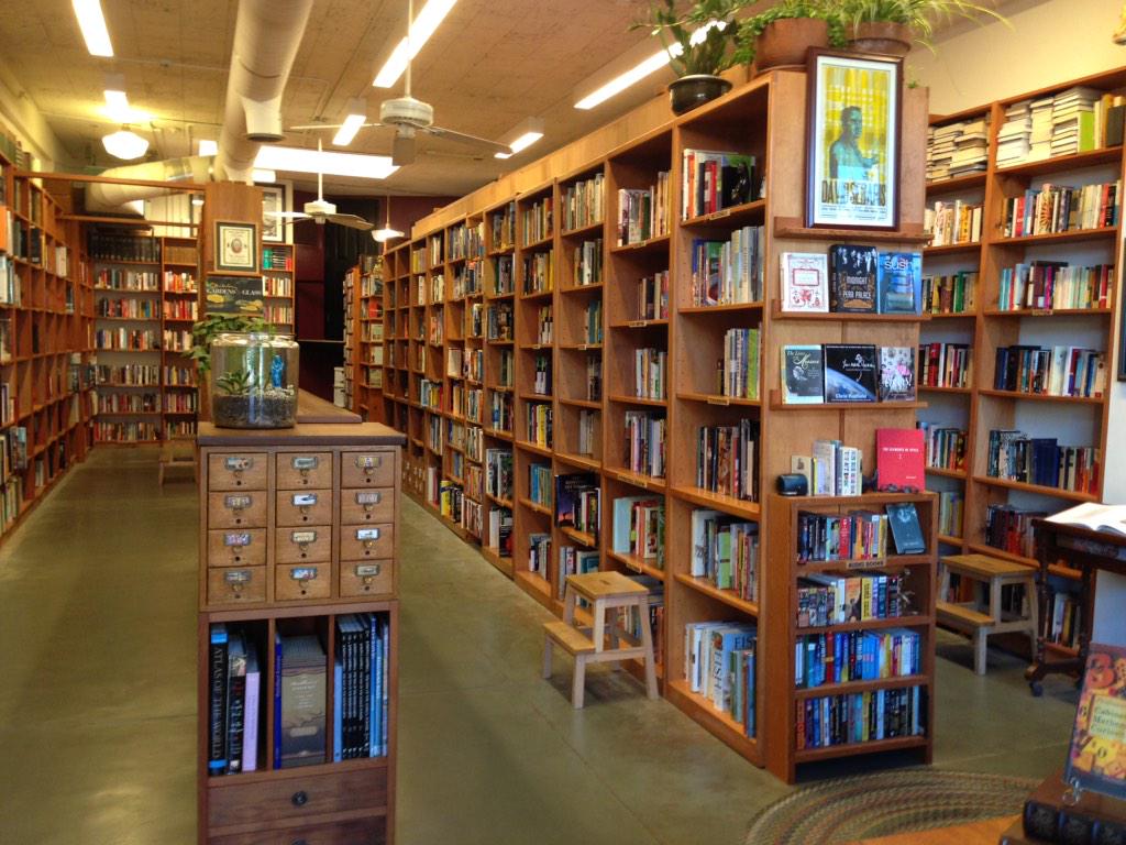 KellyFranson's tweet photo. Ah, the smell of books... #bookworm #MercerStreetBooks #amreading http://t.co/qV3g6j9ZLI
