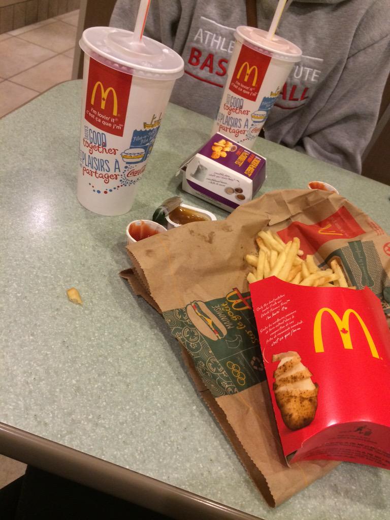 leasha_od's tweet photo. McDonald's date @JessStevenson6 #BellLetsTaIk http://t.co/vwTGKt65MZ
