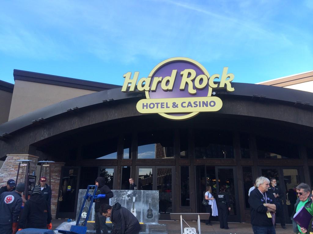 tonsalltv's tweet photo. #OnlyOnFOX40 grand opening night at Hard Rock Hotel &amp; Casino! http://t.co/yulZgc4E6C