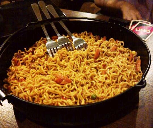 Dengan 30K aja, km bs nikmati lunch bareng 2-3 orang temenmu sampe kenyang pake bakmi racun coflov. ;)