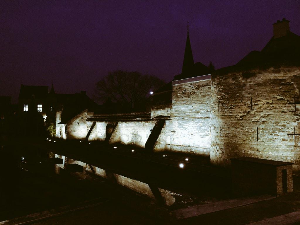 Lichtplan #vestingstad #valkenburg Geul- en Grendelpoort worden aangestraald. Stadswal Halderpark aangelicht. Mooi!