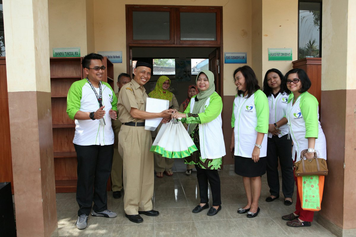 adilfirdaus's tweet photo. Pembukaan dan sambutan dari kepala sekolah dan perwakilan ccpl #csrccpl #latepost cc; @PermataHatiCSR http://t.co/qVHJsYVAGr