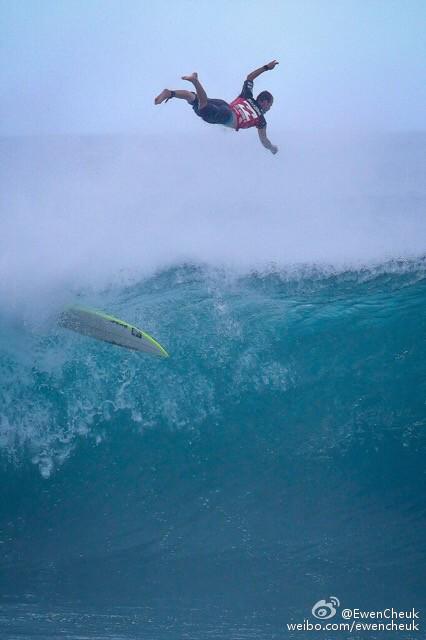SurfingWanning's tweet photo. Such waves are need to be patient, and the waves is fleeting. It's to exercise the surfer's willpower. @wsl #surfing http://t.co/GsvaTDgp39