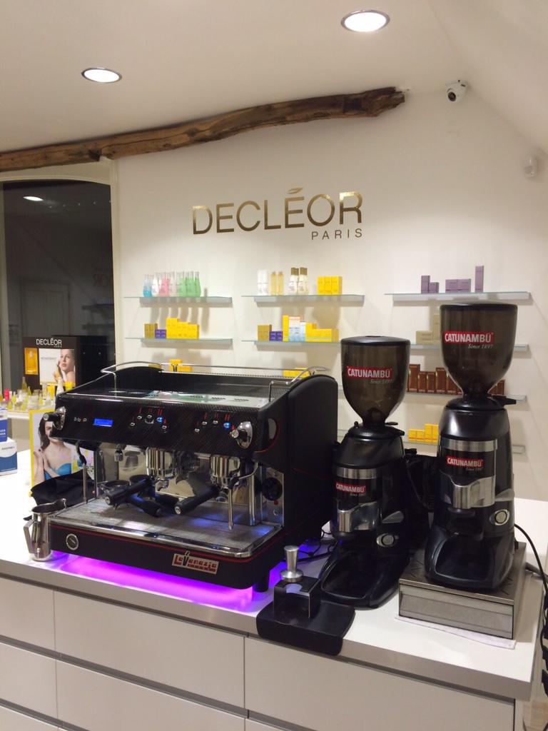 Mooie set opgebouwd voor de feestelijke heropening aanstaande vrijdag van beautysalon Boerlanderij in Echten.