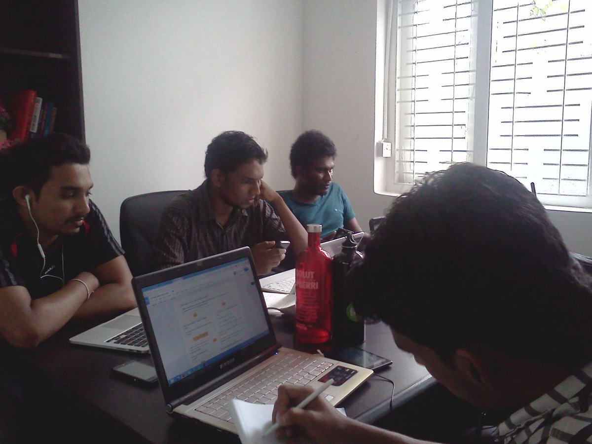 iamduleeka's tweet image. Entrepreneur is d best sales person!Have you ever being to a #Saleshackathon? @Square_Mobile tries challenges always!