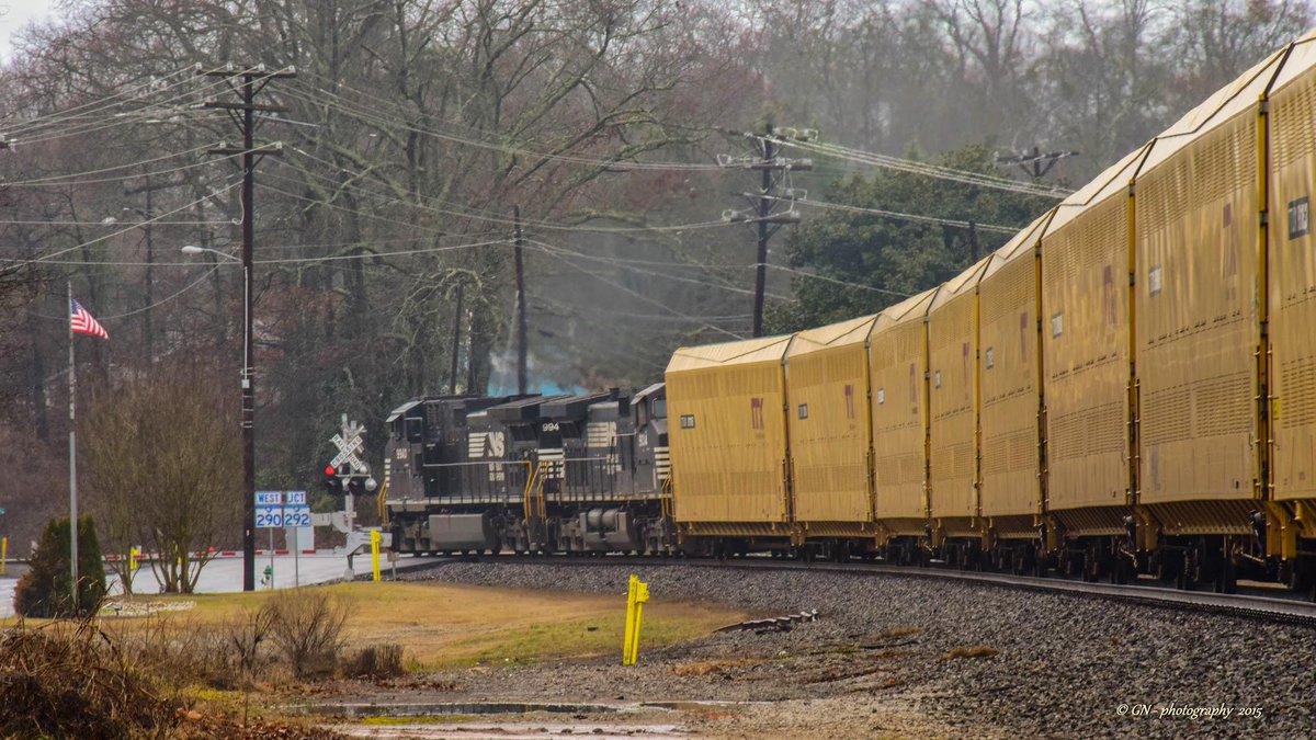 anshanjohn's tweet photo. -
#powerlinefriday ย #powerline ย #cableicous ย #cableicious ย #railroadphotography ย
... http://t.co/PGNYkryQxA http://t.co/cij7pvRy88