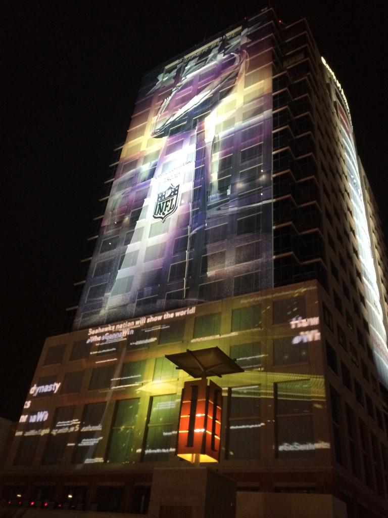 LoriMatsukawa's tweet photo. Buildings bathed in #SB49 light #PhoenixAlive http://t.co/sbdRc15Xmj