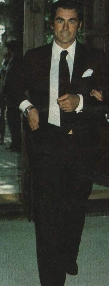 MPAQUIRRI's tweet photo. BUENAS NOCHES CON LA FOTO DE ESTE GRAN SEÑOR E INMEJORABLE MATADOR DE TOROS:DON FCO RIVERA PEREZ "PAQUIRRI
#ElMaestro http://t.co/NgxZXGq6Ee