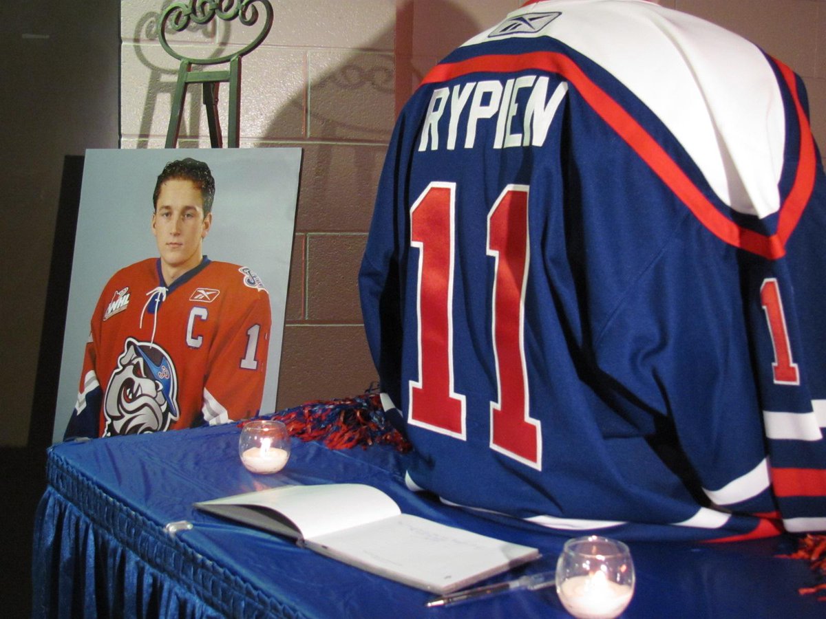 cyclonetaylor's tweet photo. Today, @Bell will donate 5¢ to #mentalhealth initiatives for every tweet using #BellLetsTalk. Please RETWEET! #Ryp37 http://t.co/DTvlbhUOXM