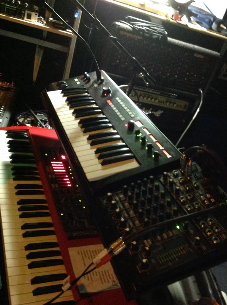 thelimecrimes's tweet photo. We're getting ready for our gig this Friday at the cellar!! Last rehearsal!

#thelimecrimes#thecellar#practice http://t.co/Wm3QpAsRX2