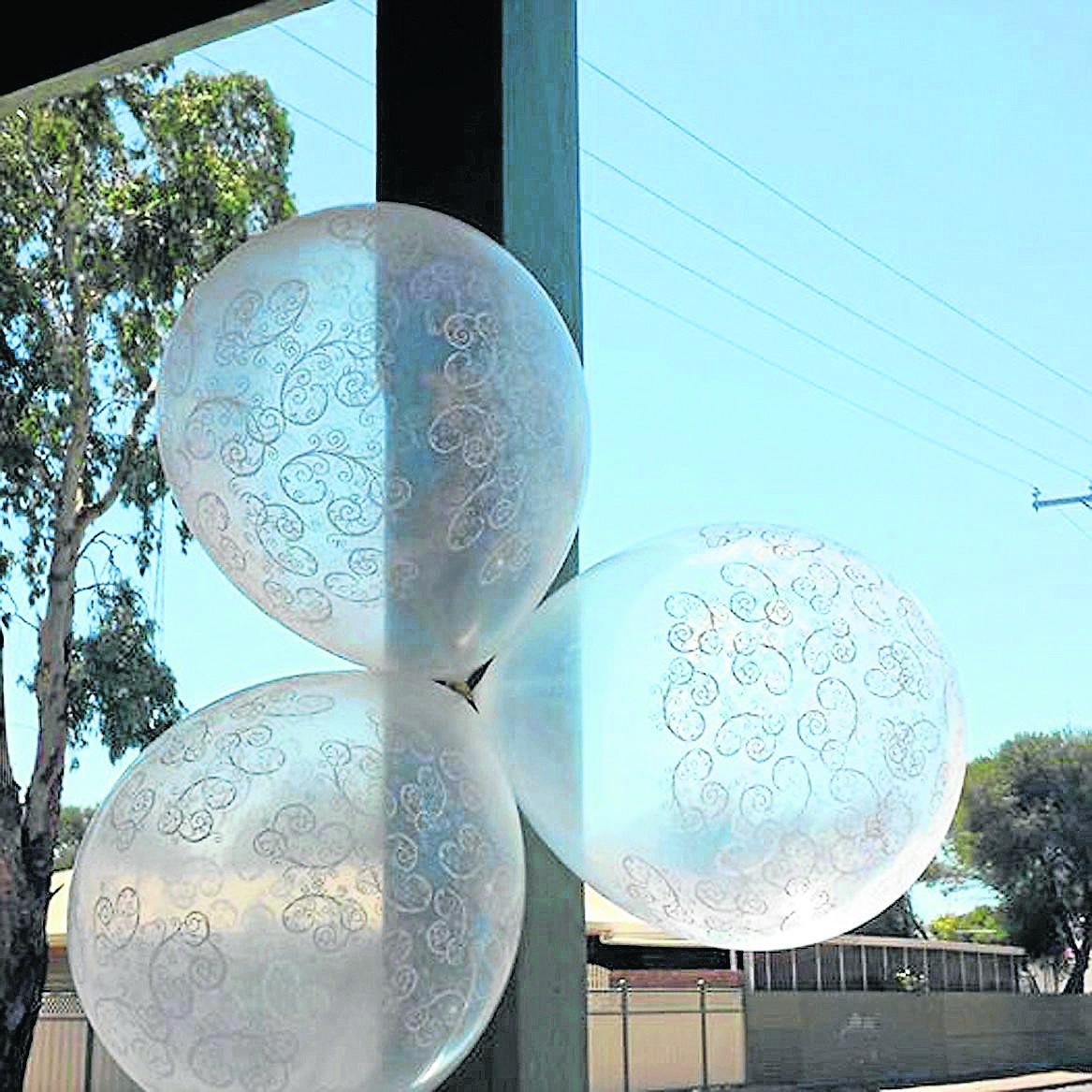 pprecorder's tweet image. #PortPirie locals put #threeballoons on letterboxes, social media to remember Camporeale boys
bit.ly/1y7oXrH