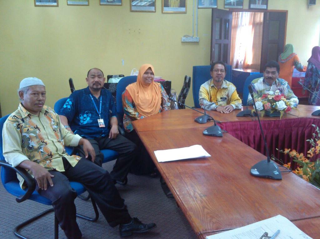 CCRCKgSelamat's tweet photo. Majlis Perpisahan Pertukaran Cik Hani Farina dari Triage Kg Selamat ke AADK Perak Tengah @KPAADK @AADKPULAUPINANG http://t.co/3g3mIT2iGL