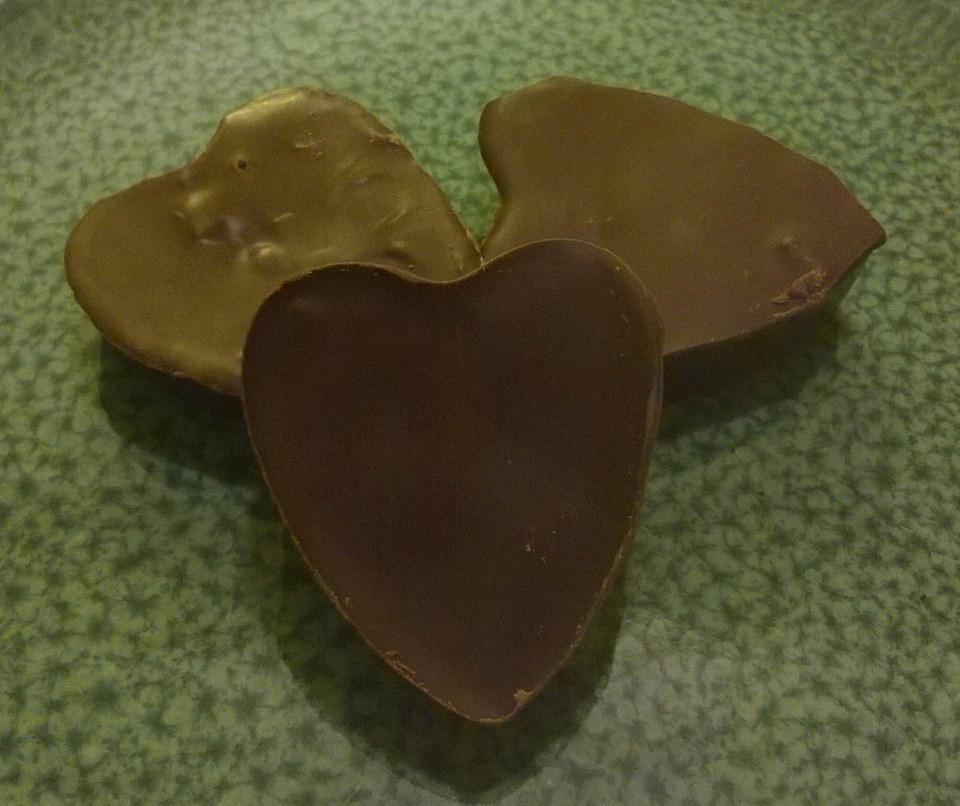 Craveables's tweet photo. Experimenting with new heart shaped mold. All Drops and Bombs flavors available this weekend http://t.co/sqwozbFqRt http://t.co/wmnS2DCclg