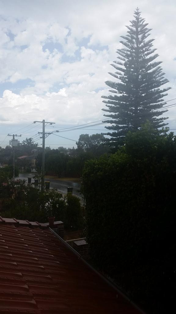 KidED_'s tweet photo. #AngrySky in #Perth looks good to stay inside & #play @AngryBirds while #learning with #KidED http://t.co/lxkZkbpiyv http://t.co/fvUFF1LV7s