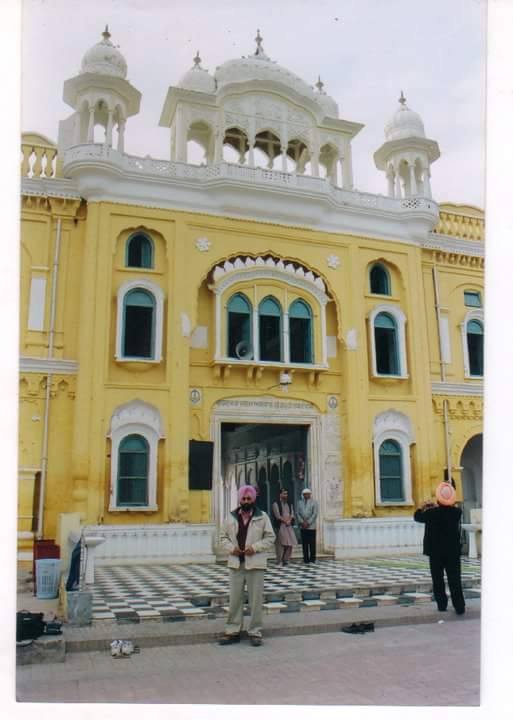 SakaTheMovie's tweet photo. our researcher #TarlochanSingh went to #Nankanasahib to research for the #SAKA script.... http://t.co/l2lsZ2KRY5