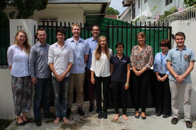abcaustralia_id's tweet photo. Mahasiswa Australia blusukan ke kawasan banjir di Jakarta. @petajkt @BPBDJakarta @UOW 
http://t.co/SEysOmz0ll http://t.co/vIv9cr7X16