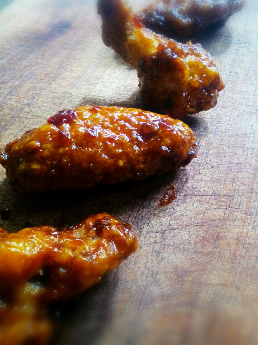 eddyboipua's tweet photo. hot wings

#foodie #foodporn #yummyfood #foodstying #kitchendevelopment #ilovecooking #weekendkitchenproject http://t.co/zTVQw4A9fY