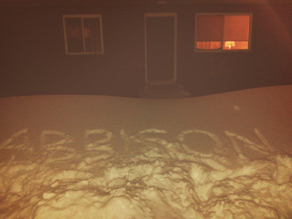beamillersass's tweet photo. This is how i play in snow thats too fluffy #ABBISON http://t.co/NwcIaJkZ0W