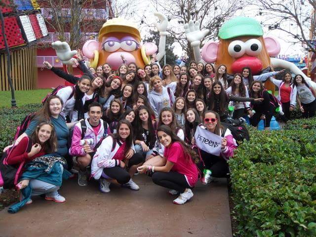 cinthyaalandAa's tweet photo. #WDW2014 #Fifteens 🏰😿 http://t.co/opD411WzBn