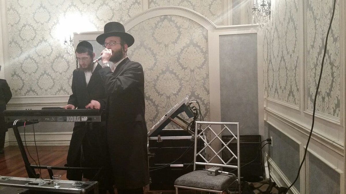 CSMonheit's tweet photo. Wow! Nice wedding with @HeshyPavel and @MenachMoskowitz at tiferet Mordechai in BP http://t.co/xPv5rWXa0H
