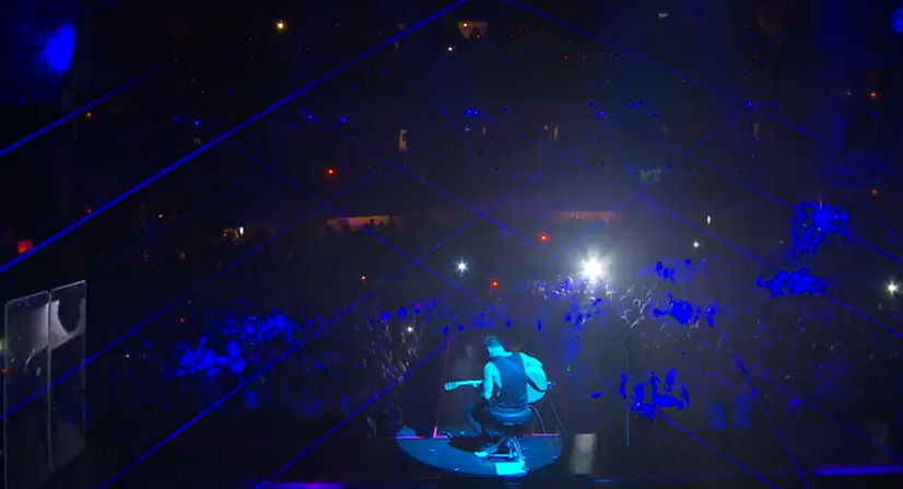 Lestat_7_11_176's tweet photo. #MarsMemories ^^
@ShannonLeto playing #L490 at #MARS300 show.

@30SECONDSTOMARS @JaredLeto @VyRT http://t.co/yGKi2dVLSz