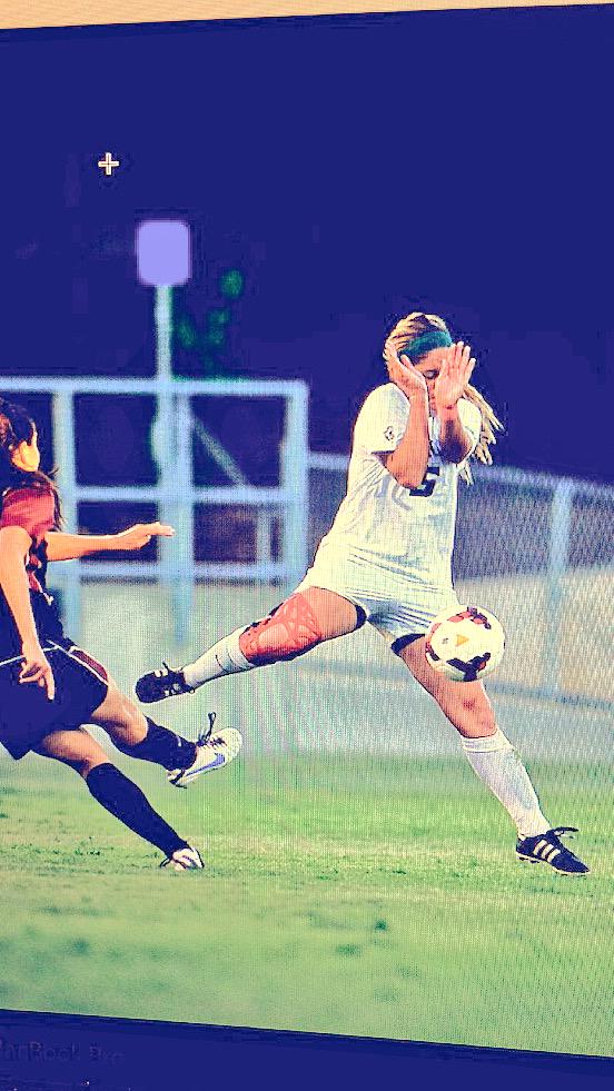 sara_epps's tweet photo. Halfway to being back on my road to recovery ⚽️😂 http://t.co/QmYwyNerQR