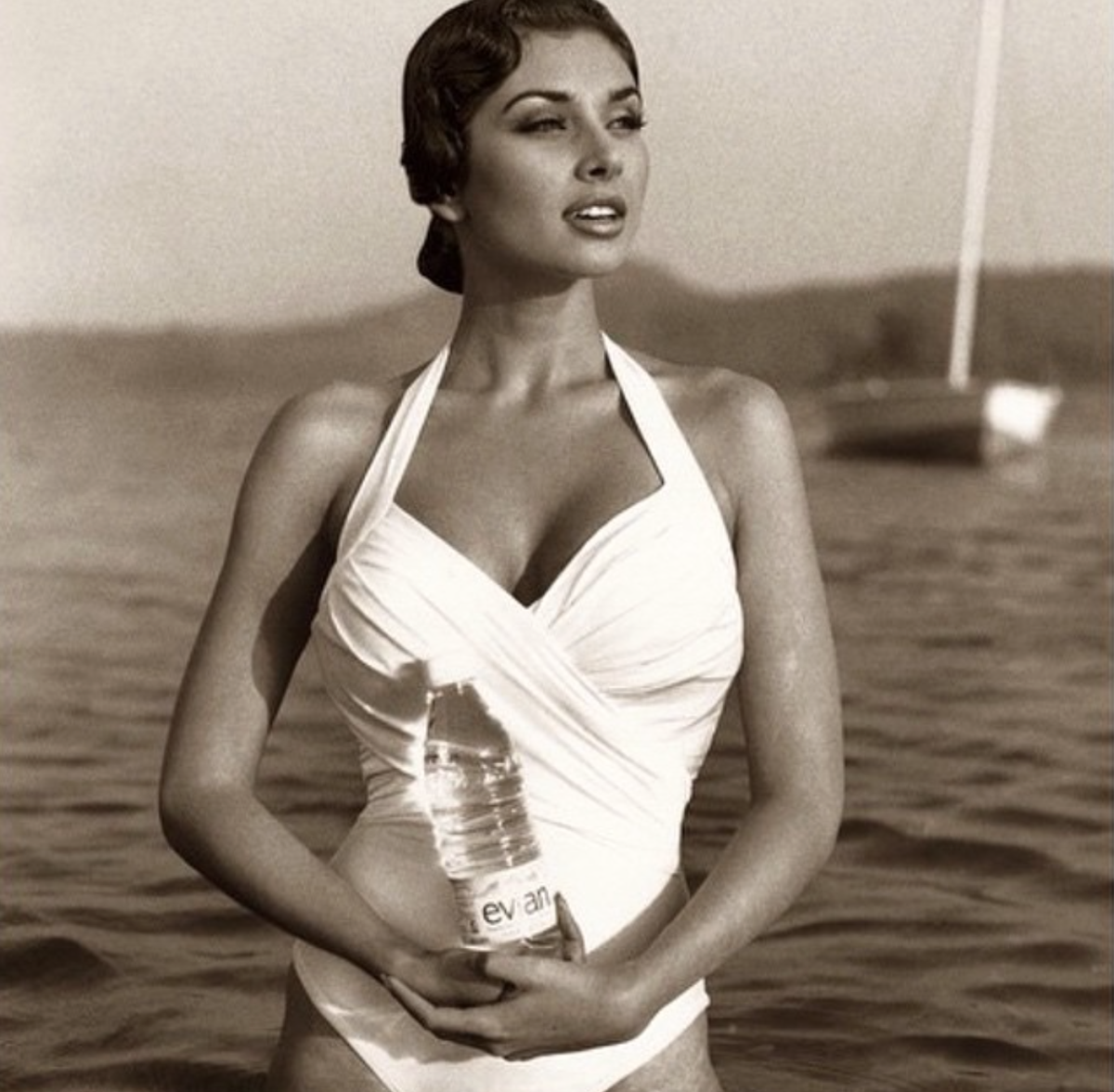 Pure elegance <a href="/Lisaraniray/">Lisa Ray</a> and #evian by <a href="/farrokhchothia/">Farrokh Chothia</a> in 1999 #liveyoung
