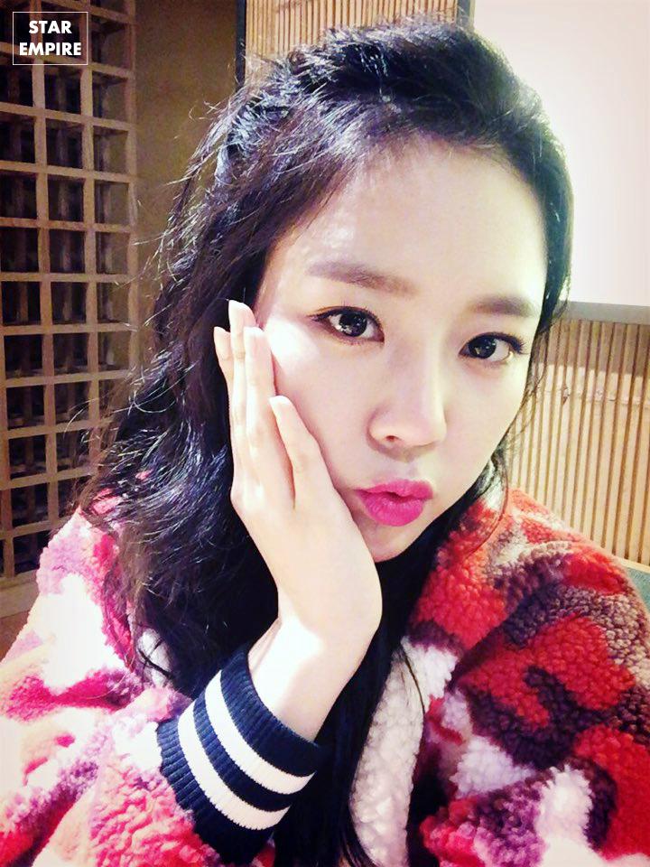 [김예원] 오늘은 #엠카비긴즈 를 통해 예원이와 만나는 마지막 날입니다. 지금까지 엠카비긴즈 상큼 발랄 MC #예원 이를 사랑해주시고 응원해주신 분들 정말 감사합니다. 마지막 방송까지  본방사수 잊지 마세요.