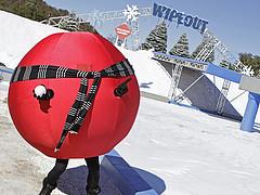 corrybaum8's tweet image. Terwijl u het parcour aflegt kunt u ook geraakt worden door onze sneeuwman die sneeuwballen naar u toe gooit...