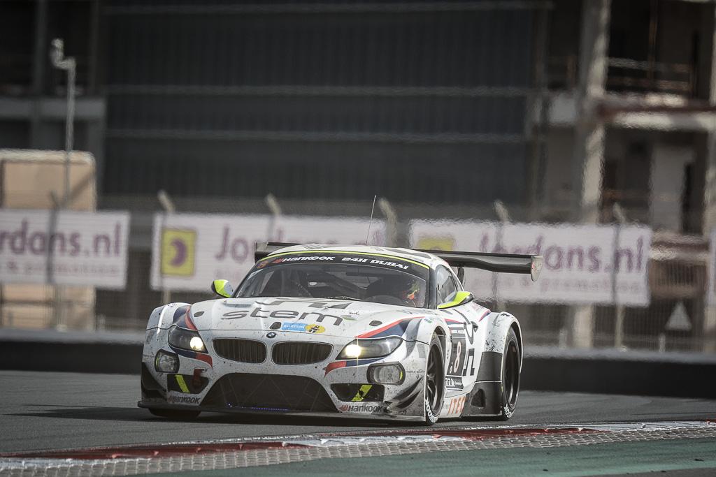 And, as you saw in #Dubai24H we've ditched the carbon look for a more tasty <a href="/BMWMotorsport/">BMW M Motorsport</a> white! #PassportPacked